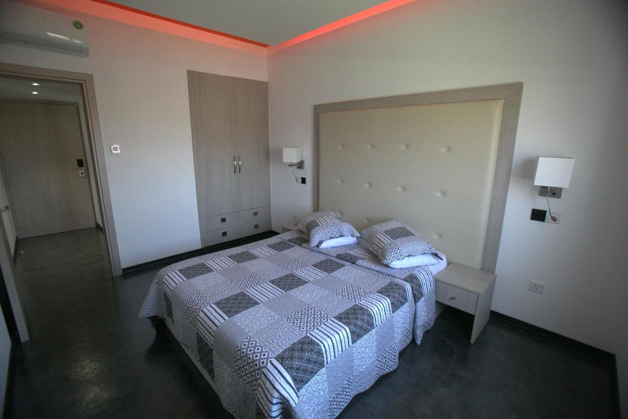 Neptune Hotel Apartments Paphos Korall-öböl Kültér fotó