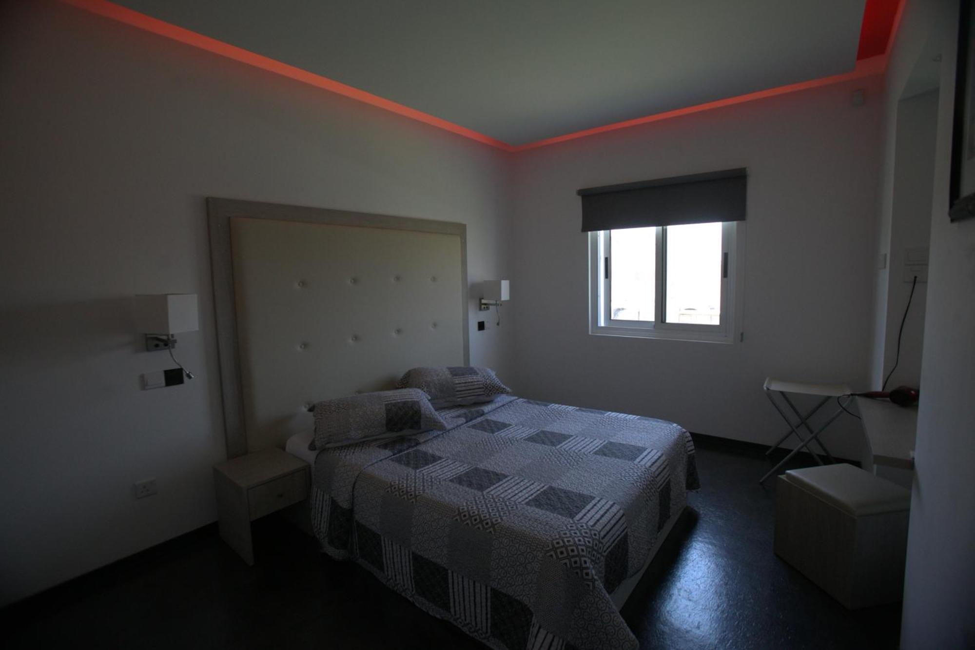 Neptune Hotel Apartments Paphos Korall-öböl Kültér fotó